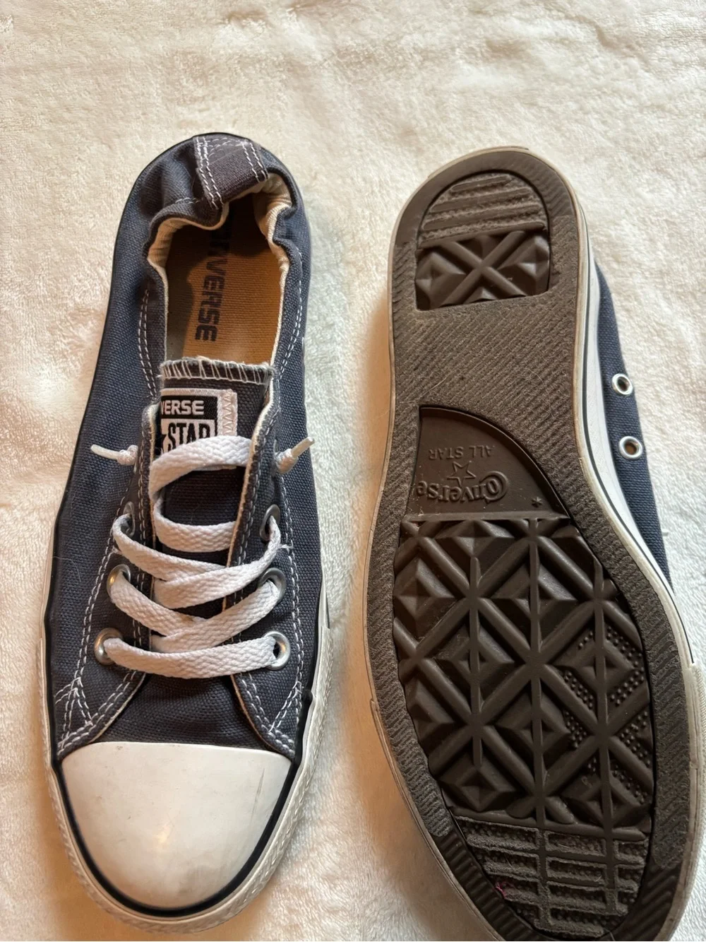 Converse Women’s Navy blue Low Top Sneakers with White Toe - Picture 2 of 4